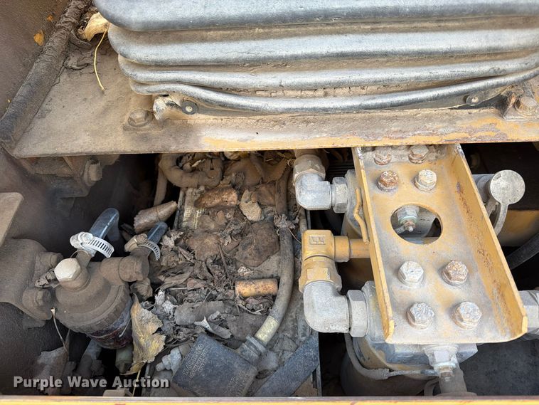 image for item FP4106 1999 Caterpillar D4C XL dozer