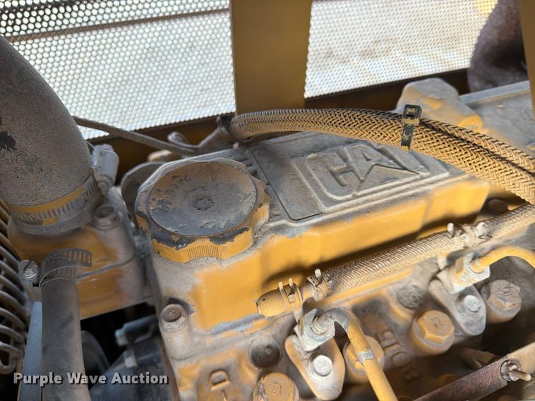 image for item FP4106 1999 Caterpillar D4C XL dozer