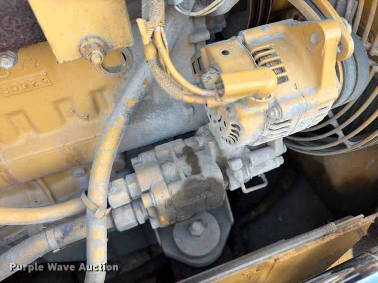 image for item FP4106 1999 Caterpillar D4C XL dozer