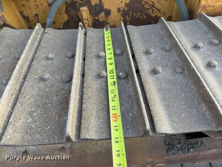 image for item FP4106 1999 Caterpillar D4C XL dozer