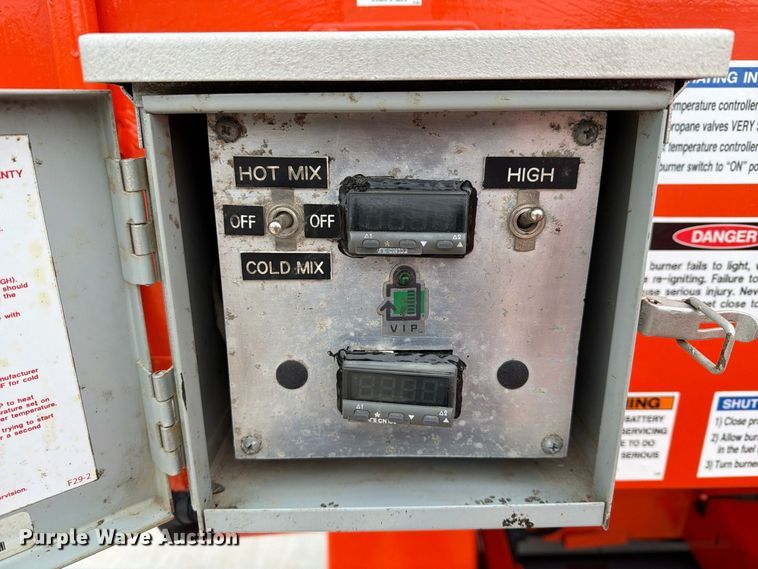 image for item FT3024 2016 Falcon Road Maintenance Equipment asphalt hot box trailer