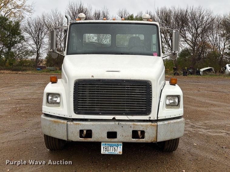 image for item FT7564 2000 Freightliner FL70 utility / service truck