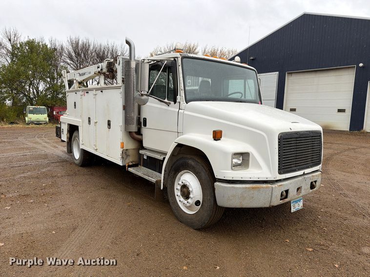 image for item FT7564 2000 Freightliner FL70 utility / service truck