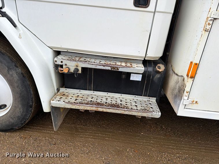image for item FT7564 2000 Freightliner FL70 utility / service truck
