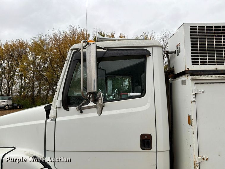 image for item FT7564 2000 Freightliner FL70 utility / service truck