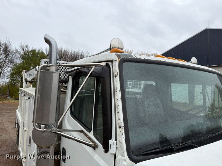 image for item FT7564 2000 Freightliner FL70 utility / service truck