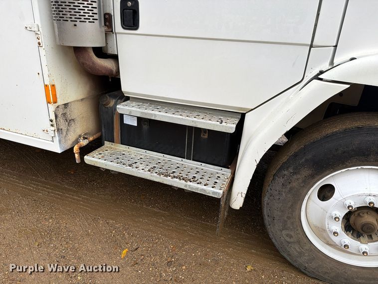 image for item FT7564 2000 Freightliner FL70 utility / service truck