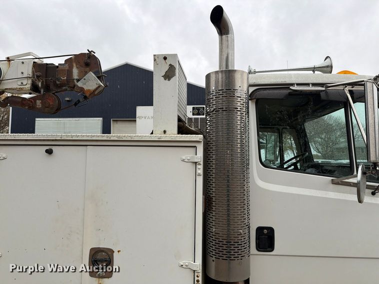 image for item FT7564 2000 Freightliner FL70 utility / service truck