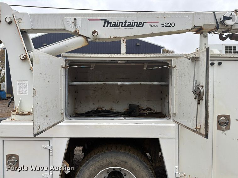 image for item FT7564 2000 Freightliner FL70 utility / service truck