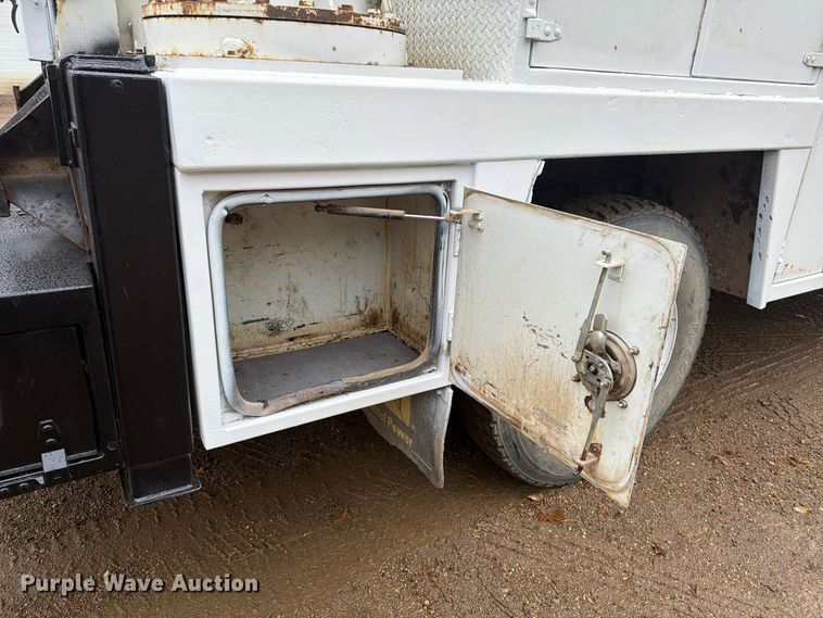 image for item FT7564 2000 Freightliner FL70 utility / service truck