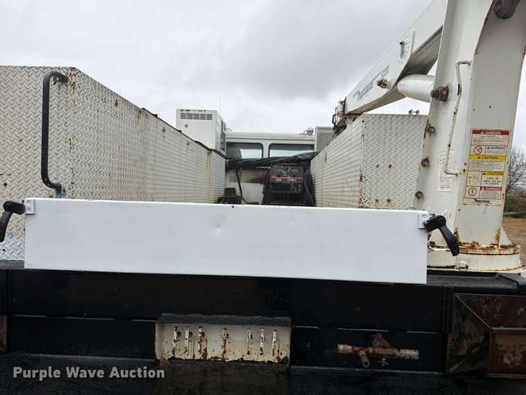 image for item FT7564 2000 Freightliner FL70 utility / service truck