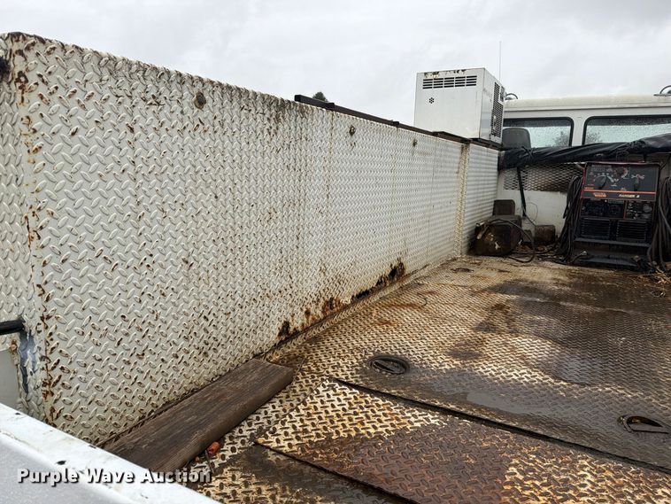 image for item FT7564 2000 Freightliner FL70 utility / service truck