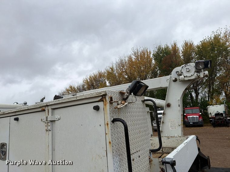 image for item FT7564 2000 Freightliner FL70 utility / service truck