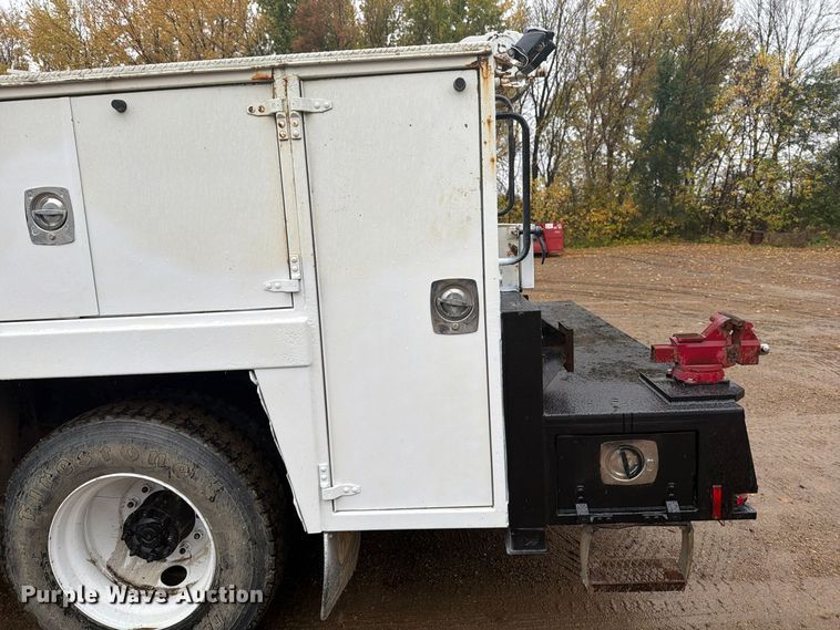 image for item FT7564 2000 Freightliner FL70 utility / service truck