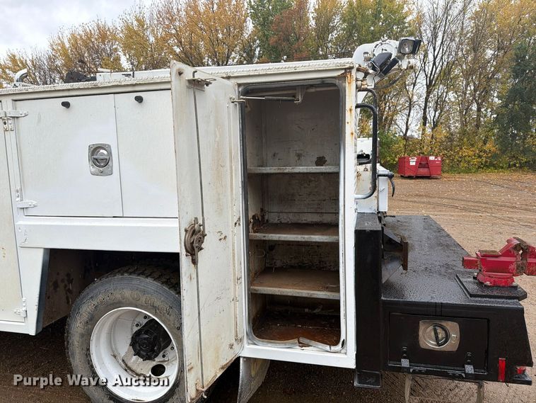 image for item FT7564 2000 Freightliner FL70 utility / service truck
