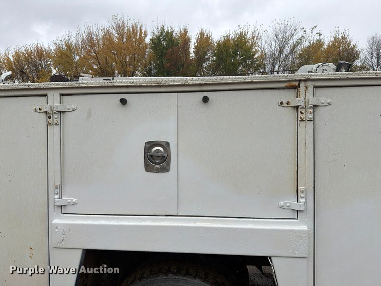 image for item FT7564 2000 Freightliner FL70 utility / service truck