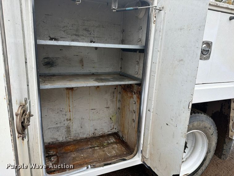 image for item FT7564 2000 Freightliner FL70 utility / service truck
