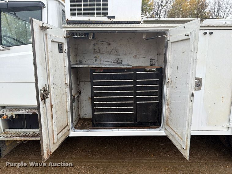 image for item FT7564 2000 Freightliner FL70 utility / service truck