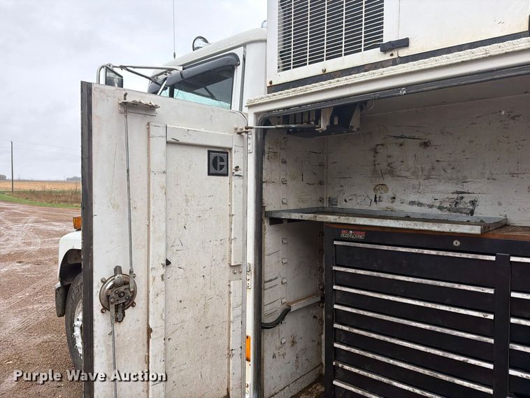 image for item FT7564 2000 Freightliner FL70 utility / service truck