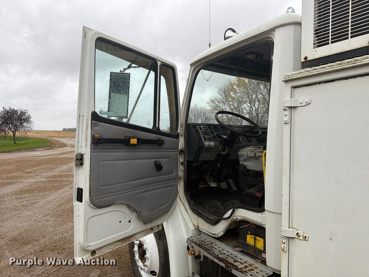 image for item FT7564 2000 Freightliner FL70 utility / service truck