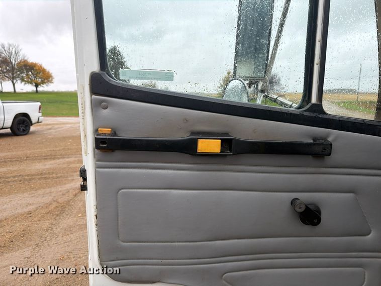 image for item FT7564 2000 Freightliner FL70 utility / service truck
