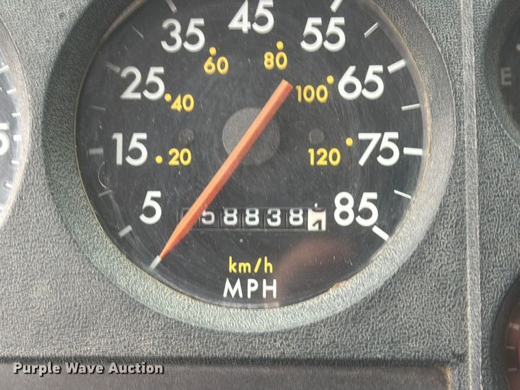 image for item FT7564 2000 Freightliner FL70 utility / service truck