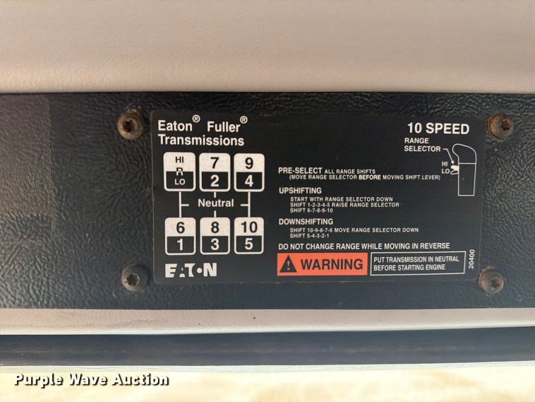 image for item FT7564 2000 Freightliner FL70 utility / service truck