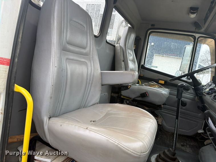 image for item FT7564 2000 Freightliner FL70 utility / service truck