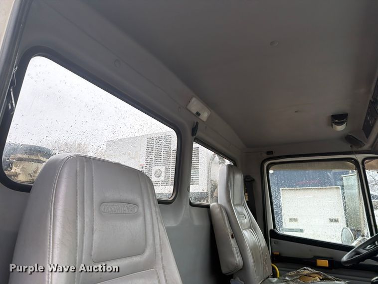 image for item FT7564 2000 Freightliner FL70 utility / service truck