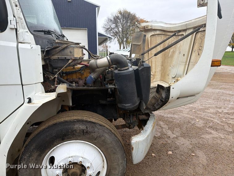 image for item FT7564 2000 Freightliner FL70 utility / service truck