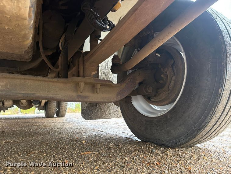 image for item FT7564 2000 Freightliner FL70 utility / service truck