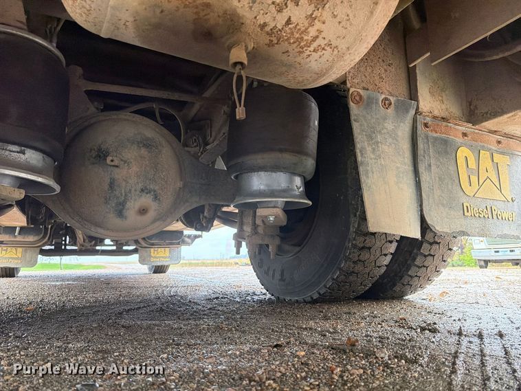 image for item FT7564 2000 Freightliner FL70 utility / service truck