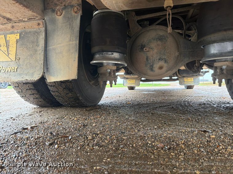image for item FT7564 2000 Freightliner FL70 utility / service truck