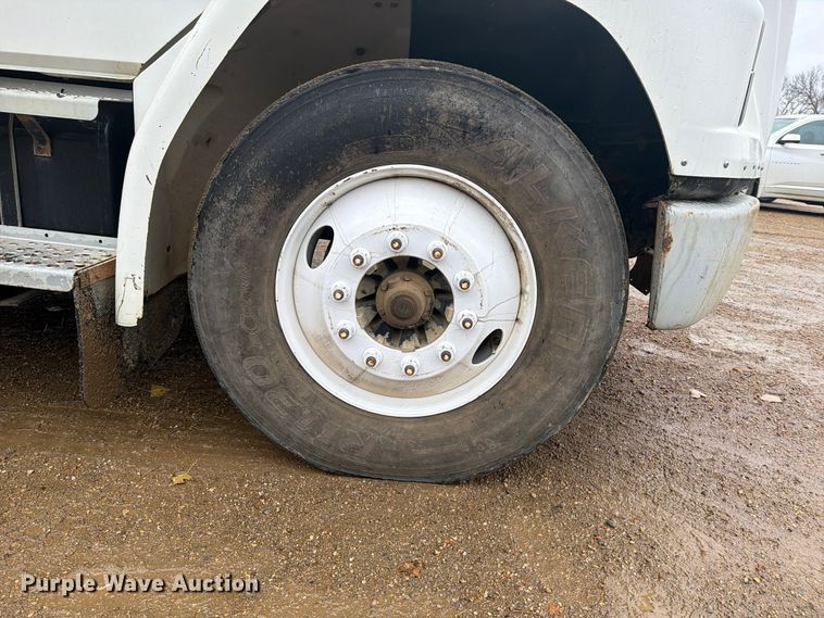 image for item FT7564 2000 Freightliner FL70 utility / service truck