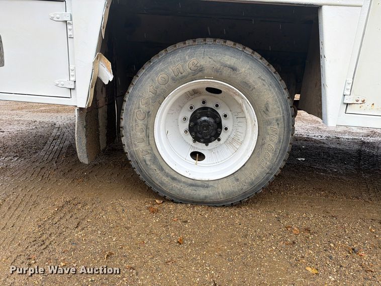 image for item FT7564 2000 Freightliner FL70 utility / service truck