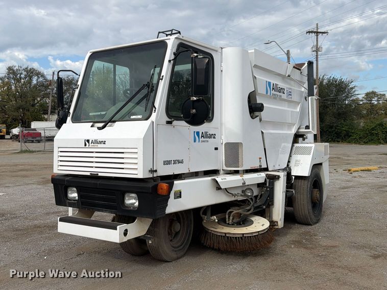 image for item FU4839 2007 Allianz Johnston 3000 street sweeper