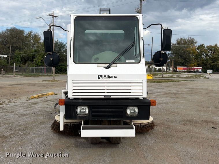 image for item FU4839 2007 Allianz Johnston 3000 street sweeper