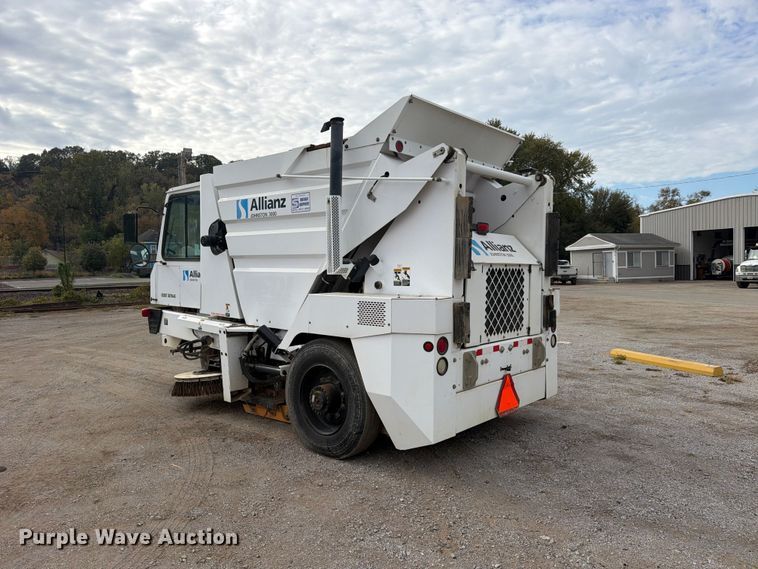 image for item FU4839 2007 Allianz Johnston 3000 street sweeper