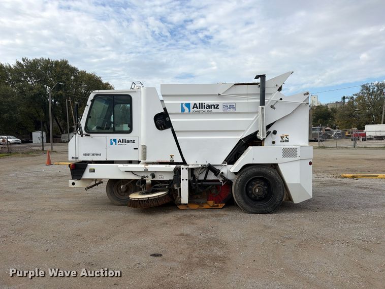 image for item FU4839 2007 Allianz Johnston 3000 street sweeper
