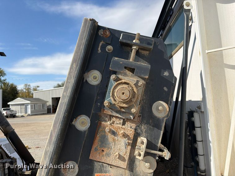image for item FU4839 2007 Allianz Johnston 3000 street sweeper