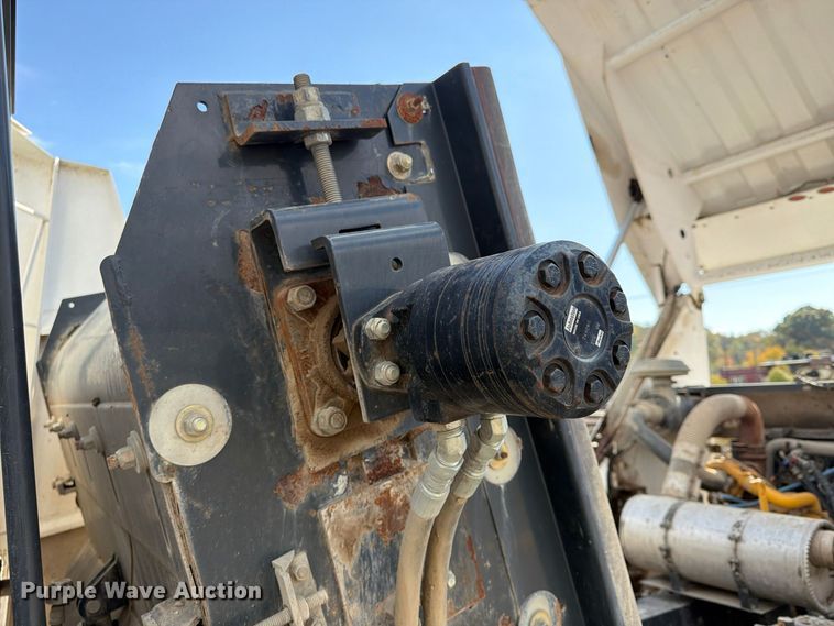 image for item FU4839 2007 Allianz Johnston 3000 street sweeper