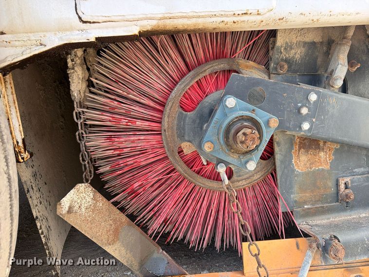 image for item FU4839 2007 Allianz Johnston 3000 street sweeper