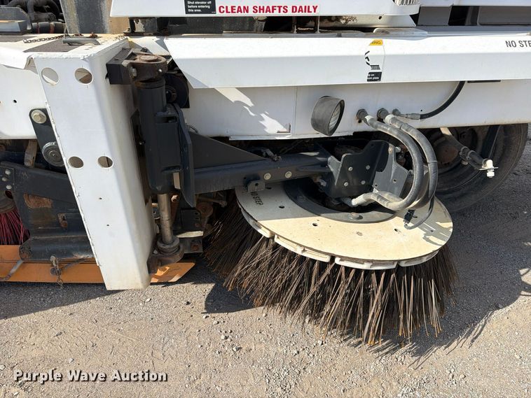 image for item FU4839 2007 Allianz Johnston 3000 street sweeper