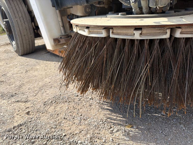 image for item FU4839 2007 Allianz Johnston 3000 street sweeper