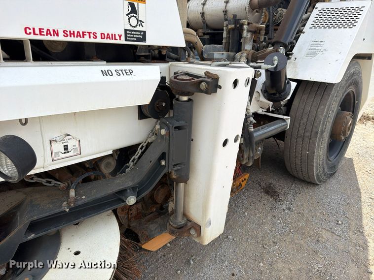 image for item FU4839 2007 Allianz Johnston 3000 street sweeper