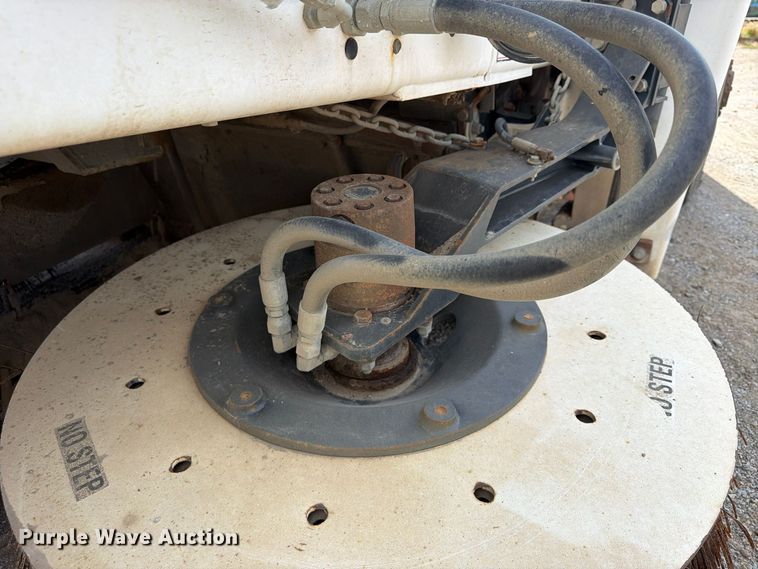 image for item FU4839 2007 Allianz Johnston 3000 street sweeper