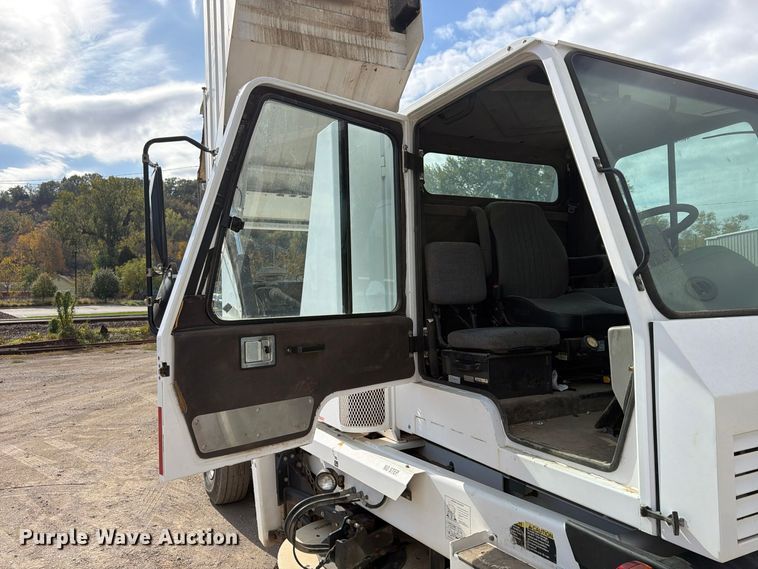 image for item FU4839 2007 Allianz Johnston 3000 street sweeper