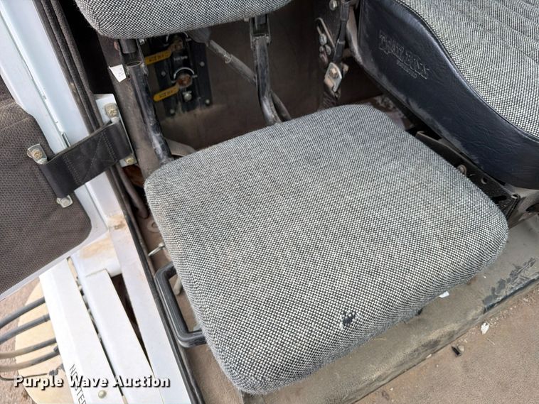 image for item FU4839 2007 Allianz Johnston 3000 street sweeper