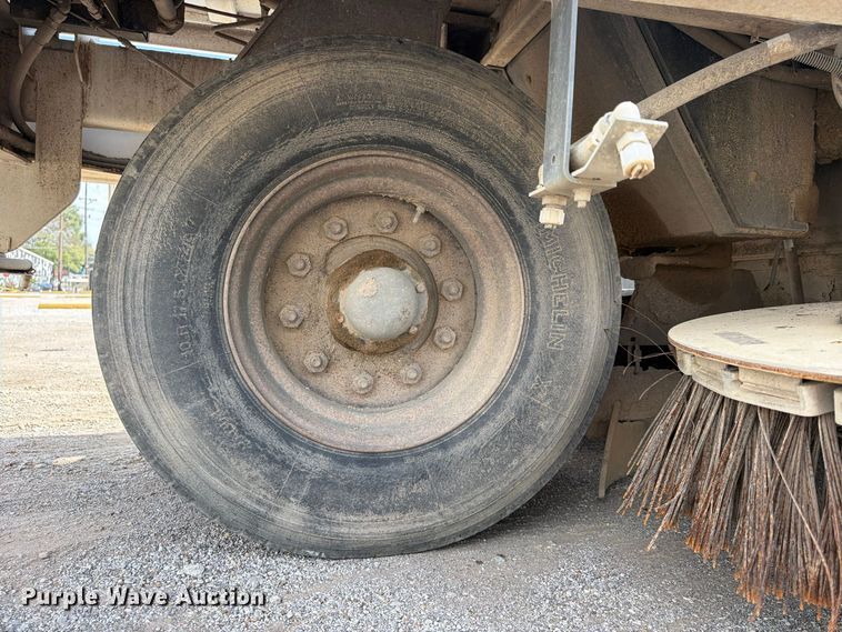 image for item FU4839 2007 Allianz Johnston 3000 street sweeper