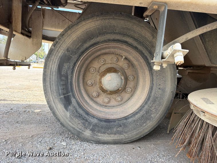 image for item FU4839 2007 Allianz Johnston 3000 street sweeper